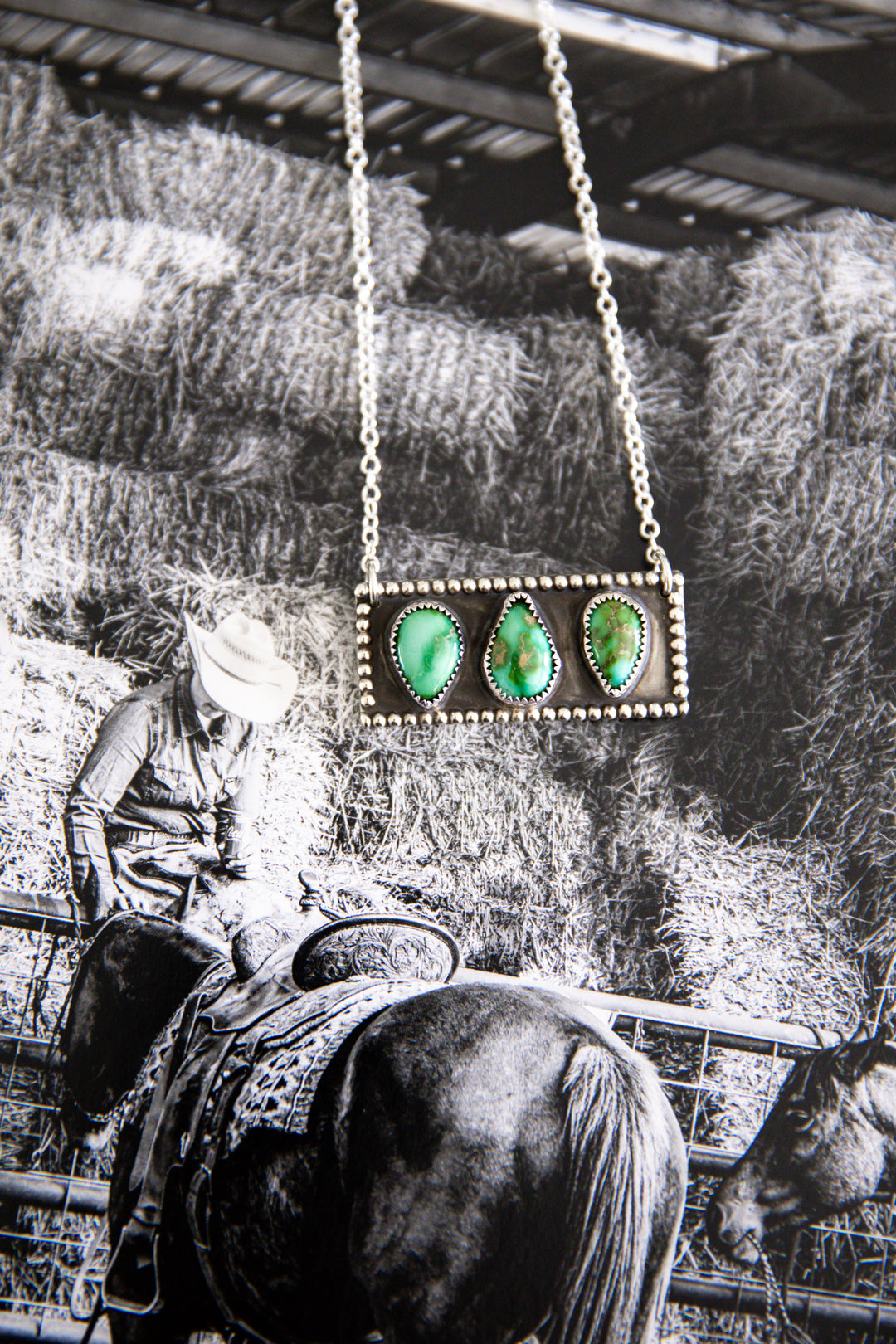 Tres Verdes Bar Necklace